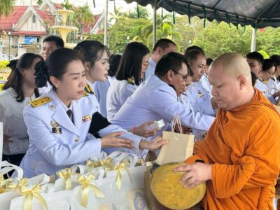 พิธีเจริญพระพุทธมนต์และพิธีทำบุญตักบาตรถวายพระราชกุศล พระบาทสมเด็จพระบรมชนกาธิเบศร มหาภูมิพลอดุลยเดชมหาราช บรมนาถบพิตร         วันชาติ และวันพ่อแห่งชาติ